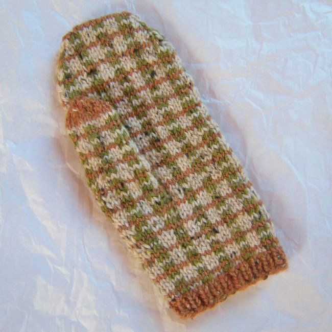 jenjoycedesign©tartan & tweed mitten