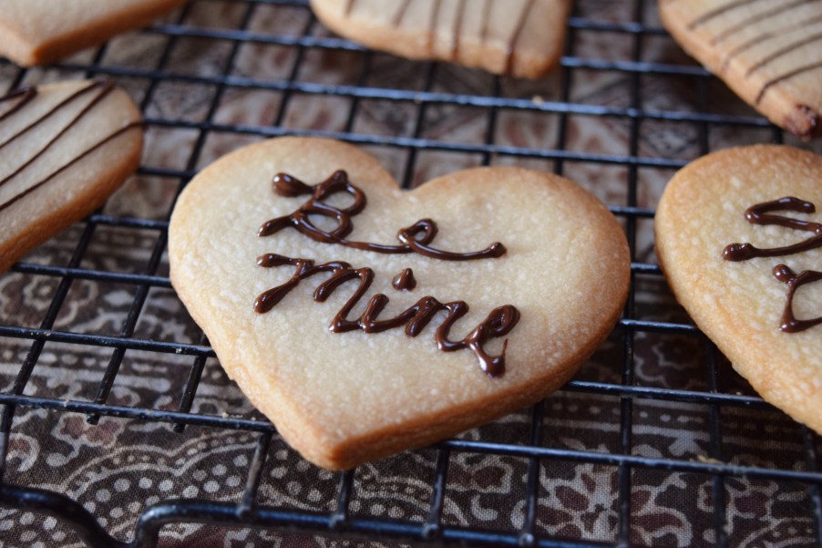 jenjoycedesign© valentine shortbread.JPG